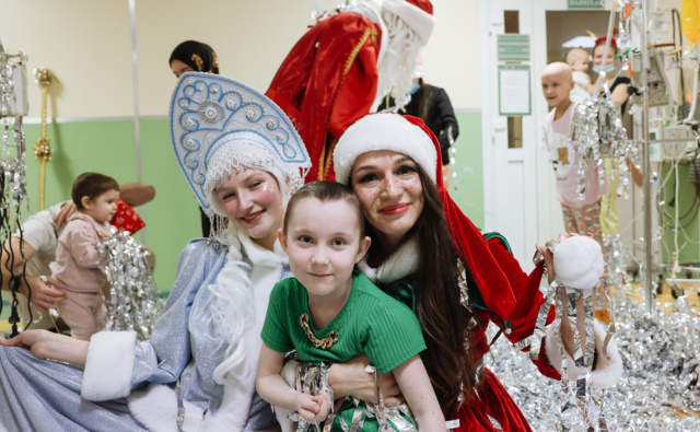 Thumbnail для -  Новогодний праздник для детей двух онкоотделений больницы